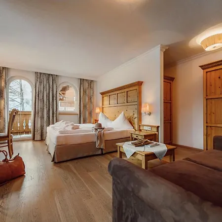 Lisa Hotel 4*