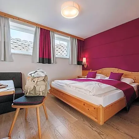 Lisa Hotel 4*